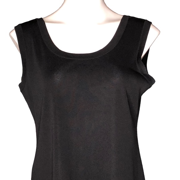 Exclusively Misook Petite Black Sleeveless Deep Scoop Neck Stretch Knit Shell - Picture 2 of 12